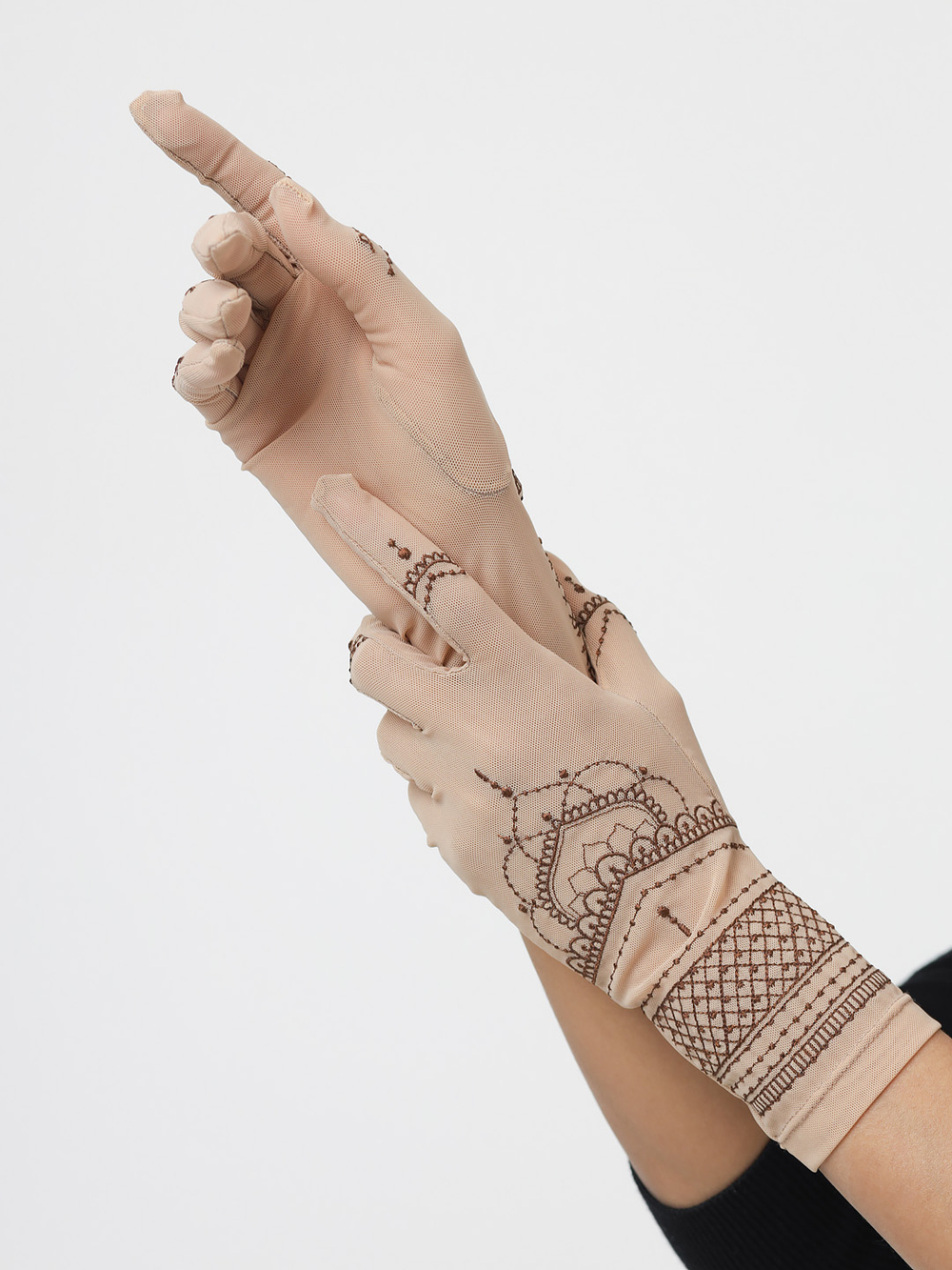 Перчатки женские с вышивкой из сетки "MANDALA"