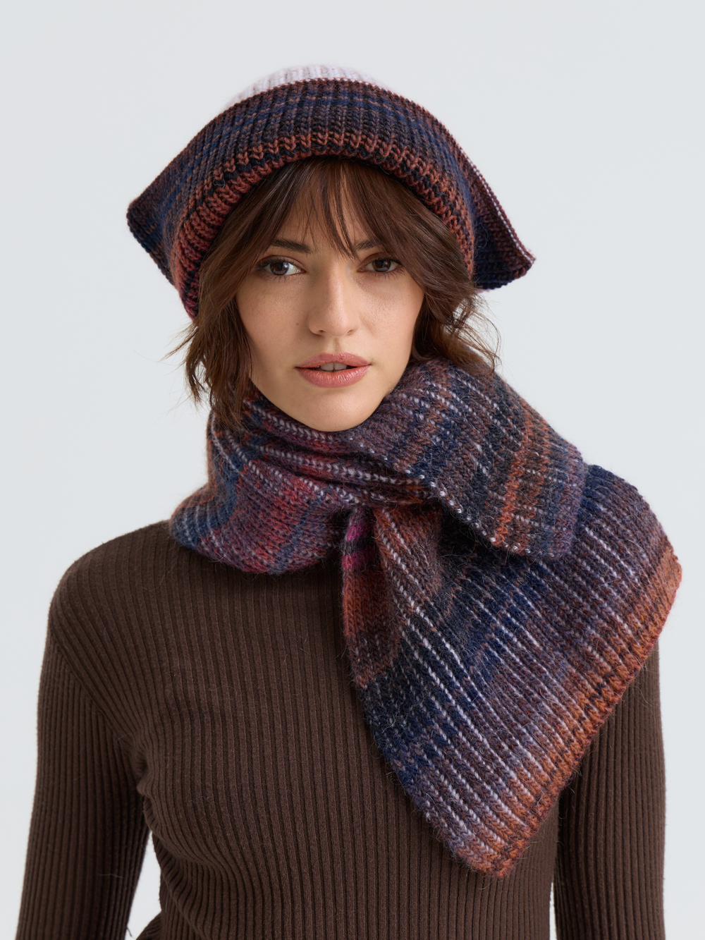 Шапка женская двусторонняя "BORDO LISSE"