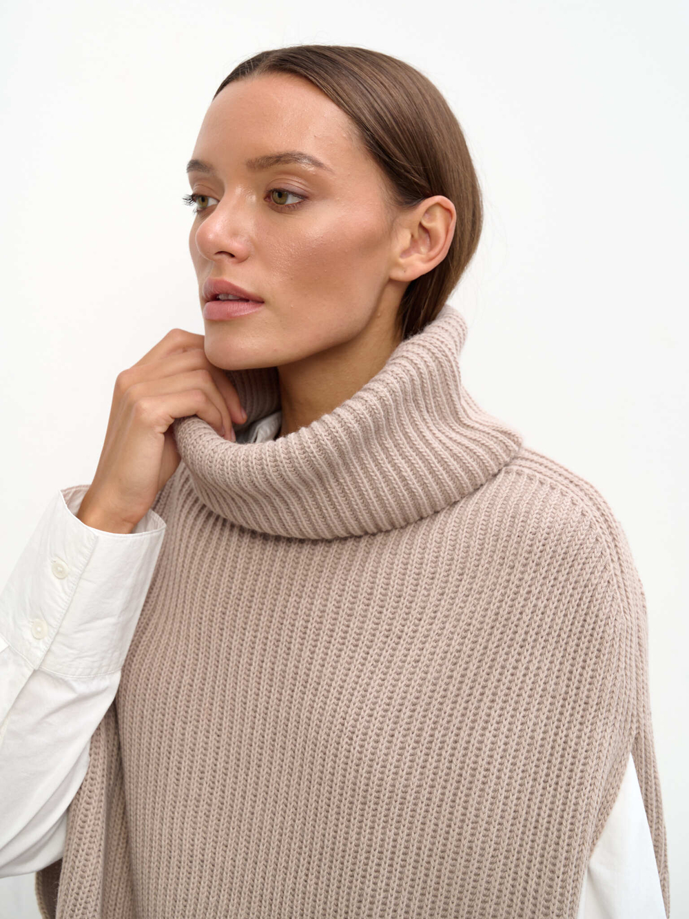 Жилетка женская вязаная "PEARL JACQUELINE"