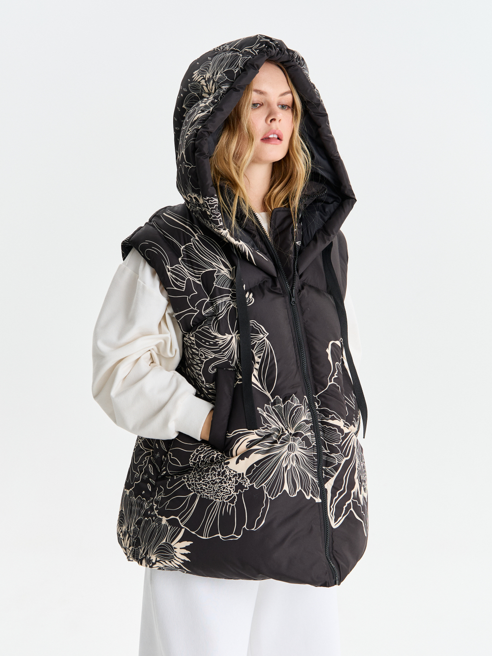 Жилетка женская утепленная "BLACK ASTRA"