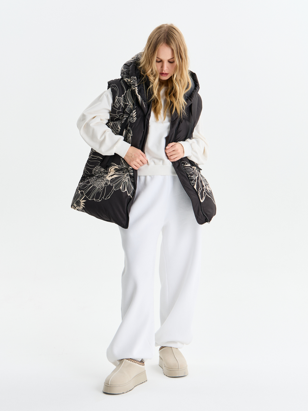 Жилетка женская утепленная "BLACK ASTRA"