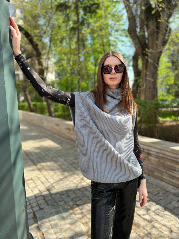 Жилетка женская вязаная "GRAY JACQUELINE"