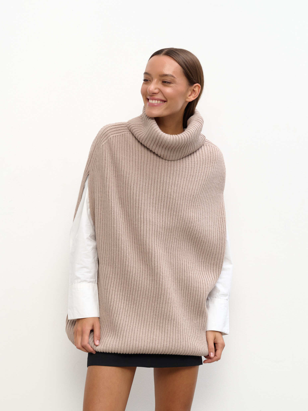 Жилетка женская вязаная "PEARL JACQUELINE"