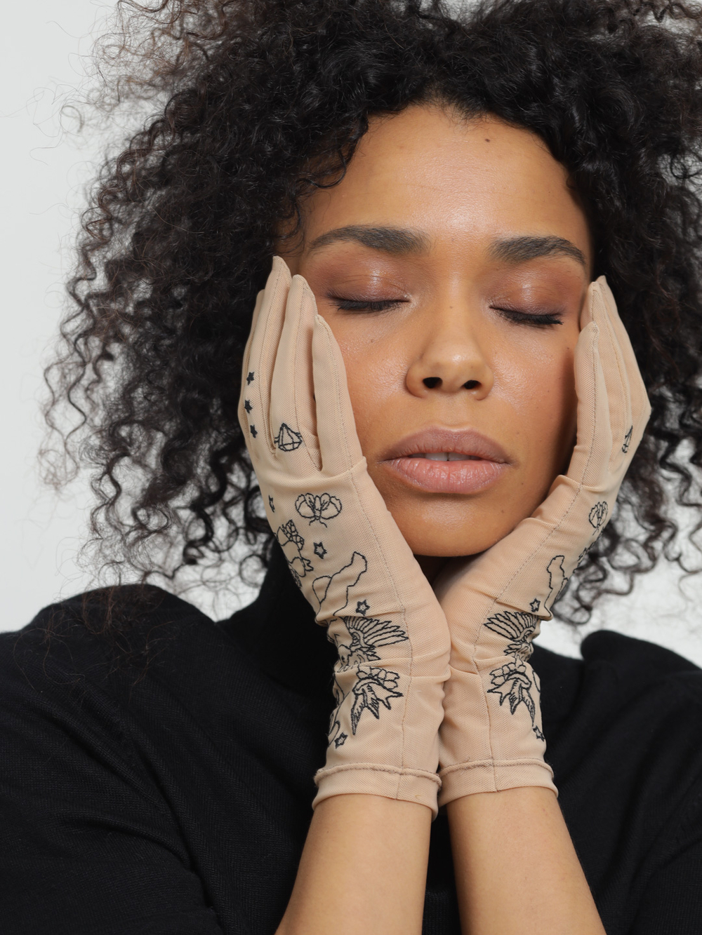 Перчатки женские с вышивкой из сетки "ANGEL"