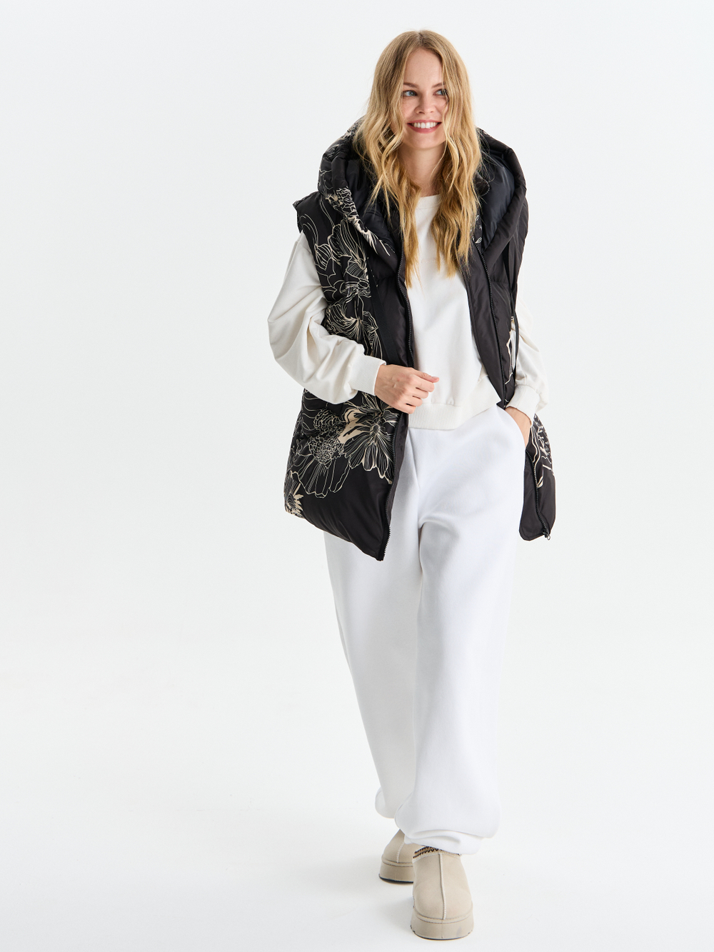 Жилетка женская утепленная "BLACK ASTRA"