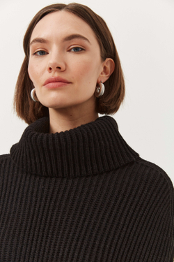 Жилетка женская вязаная "BLACK JACQUELINE"