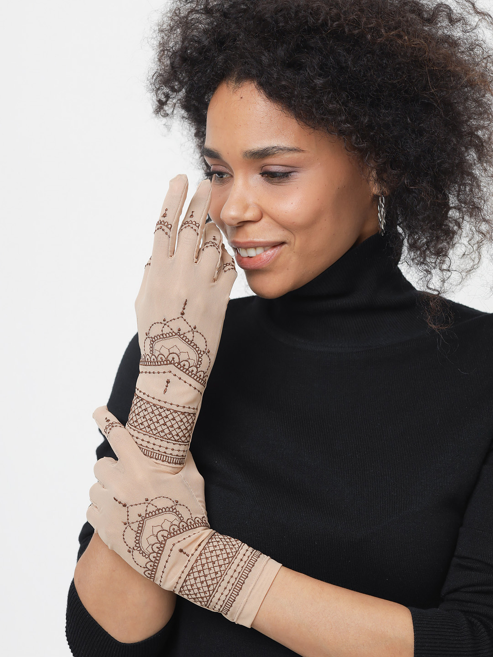 Перчатки женские с вышивкой из сетки "MANDALA"