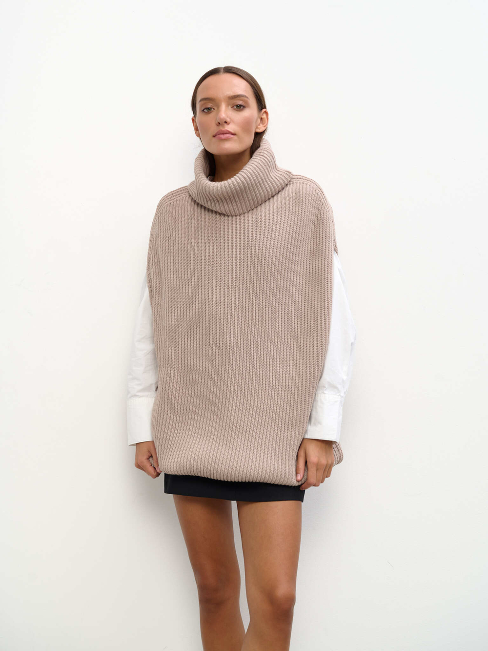 Жилетка женская вязаная "PEARL JACQUELINE"