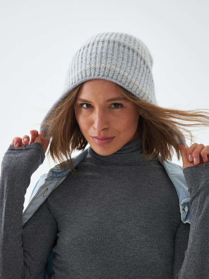 Шапка женская двусторонняя "WHITE LISSE"