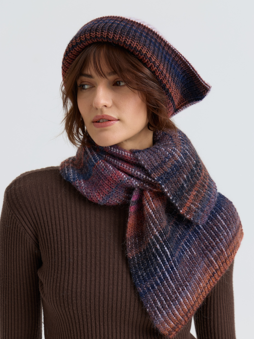 Шапка женская двусторонняя "BORDO LISSE"