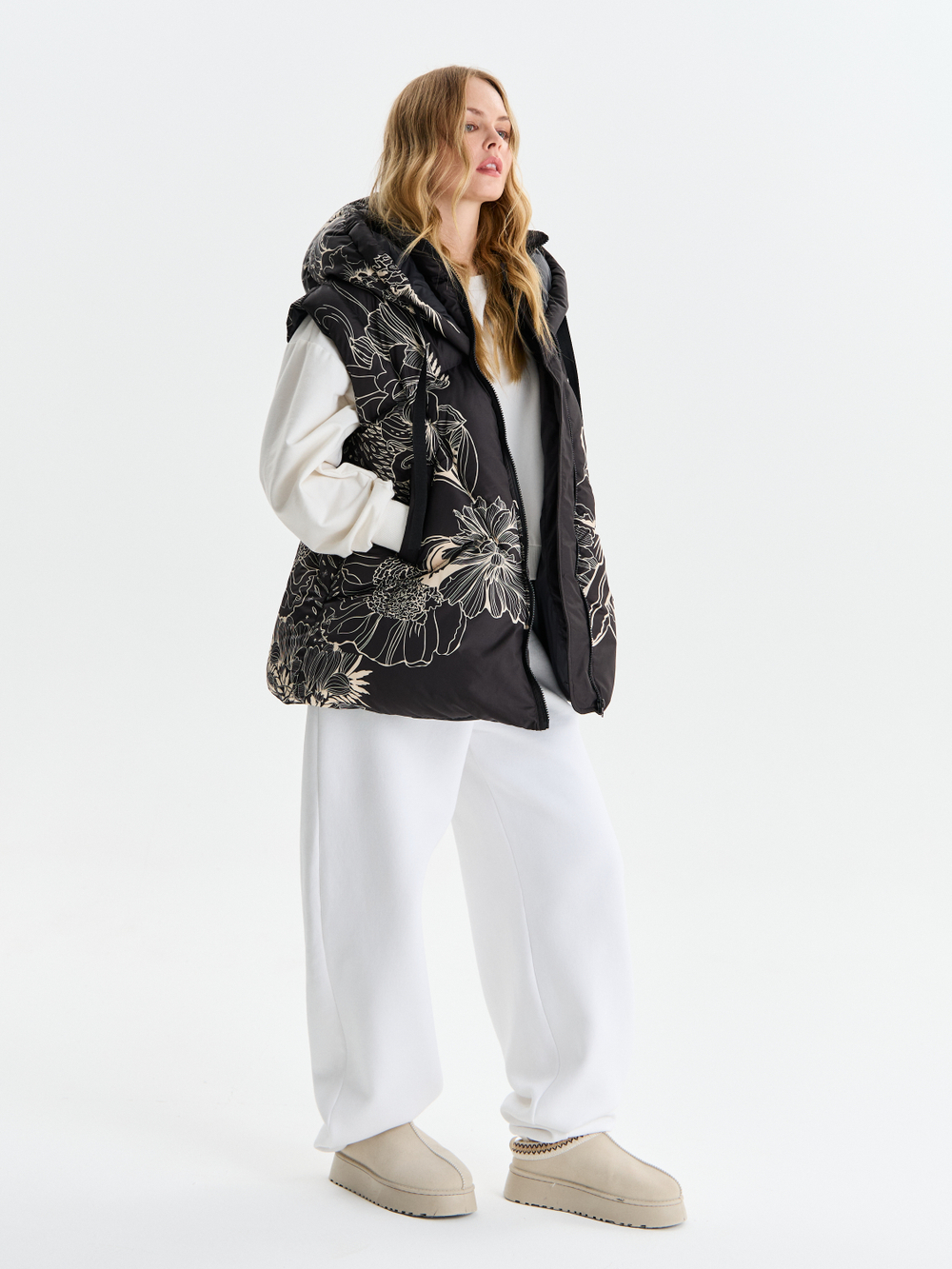 Жилетка женская утепленная "BLACK ASTRA"