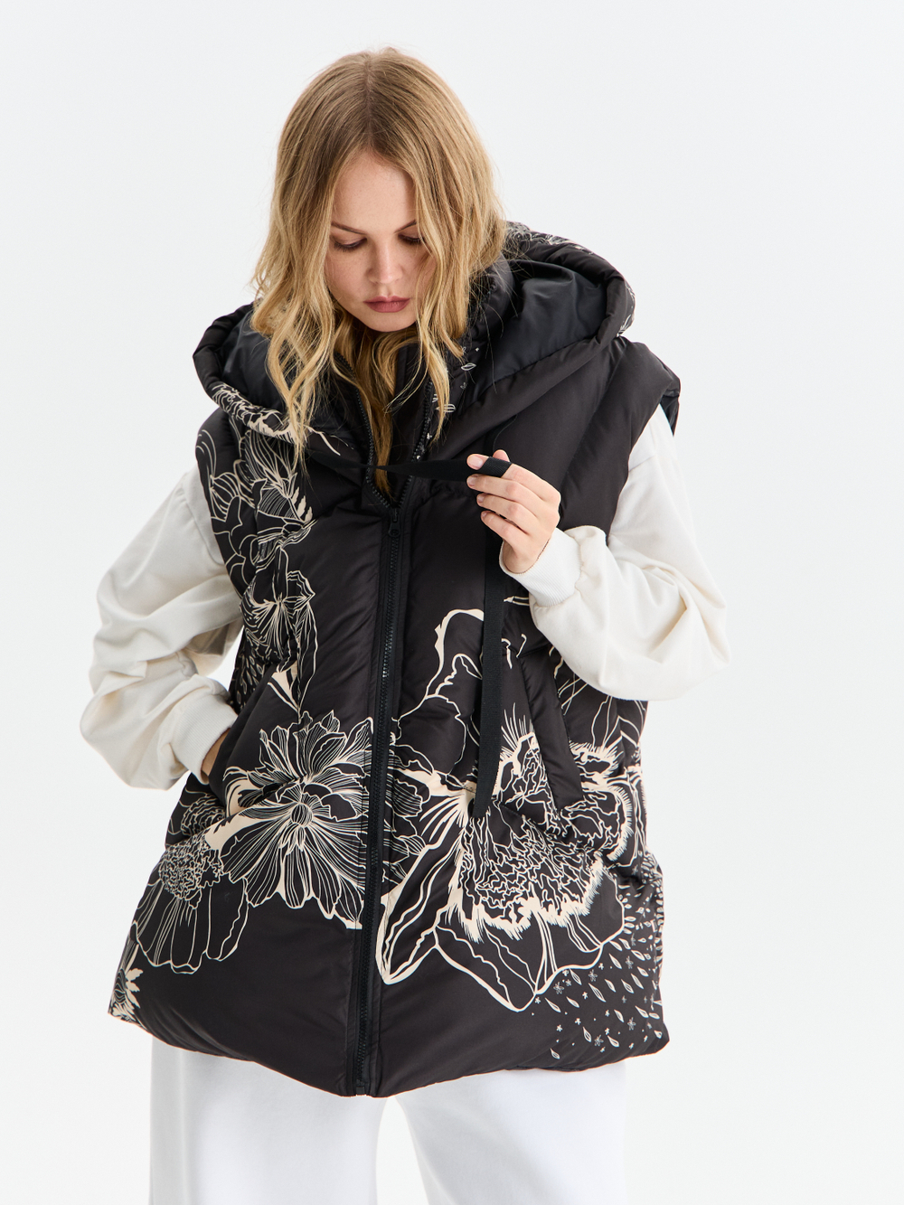 Жилетка женская утепленная "BLACK ASTRA"