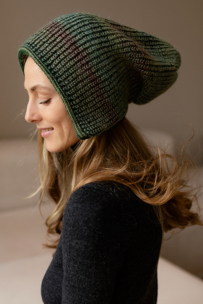 Шапка женская двусторонняя "FOREST LISSE"